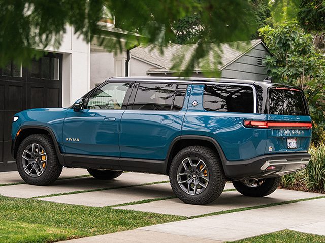 Gemacht für die amerikanische Weite (und amerikanische Vorstädte): der Rivian R1S.